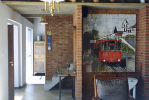 living.jpg (23861 bytes)