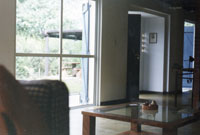 living2.jpg (11442 bytes)